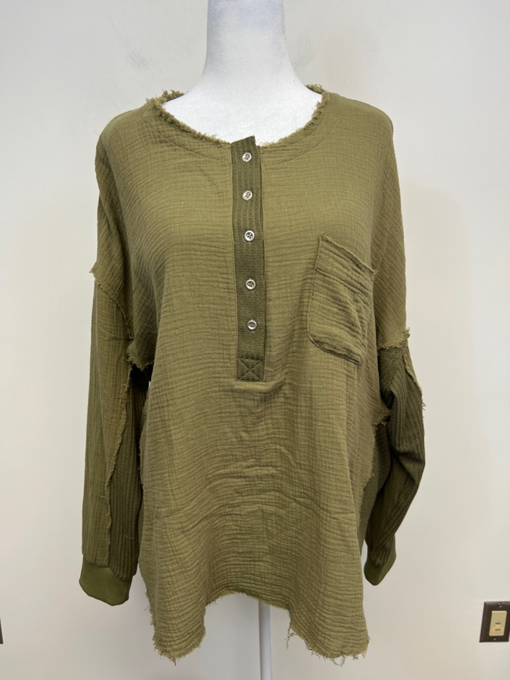 AEMI+CO Olive Green Exposed Seam Raw Hem Half Buttoned Textured Oversized Top L